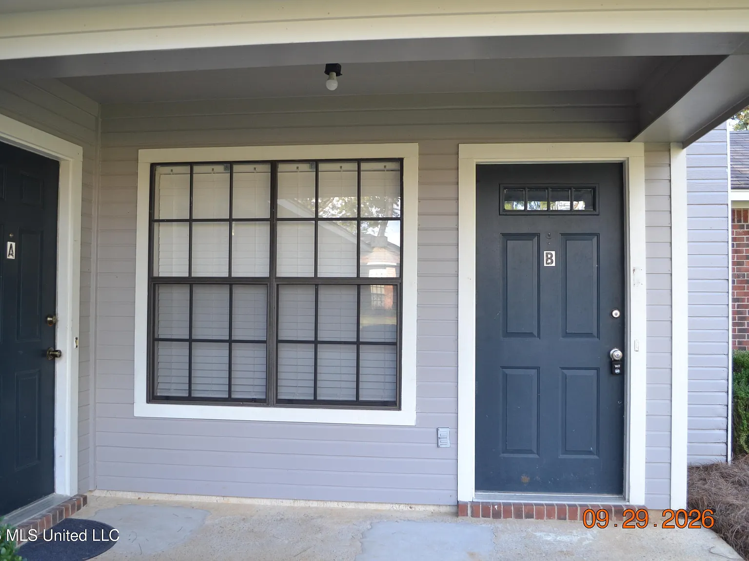 2 bed, 1.5 bath, 972 sqft, $1,300 — Photo 3