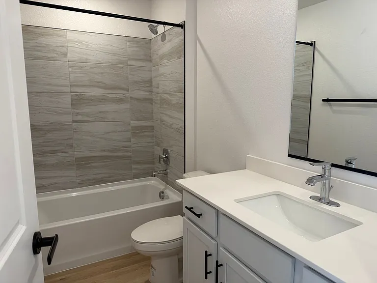 1358 S Chester St #B — Photo 18
