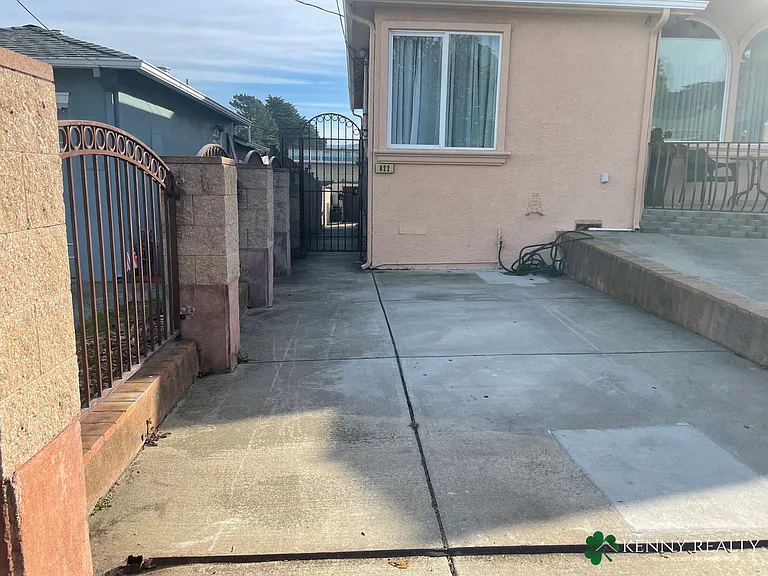 822 Ellis Dr — Photo 1