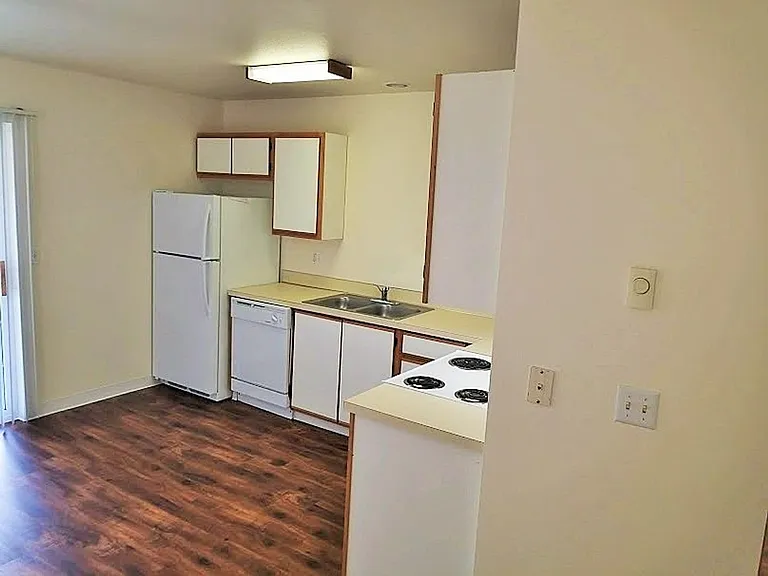 780 S 2nd St — Photo 8