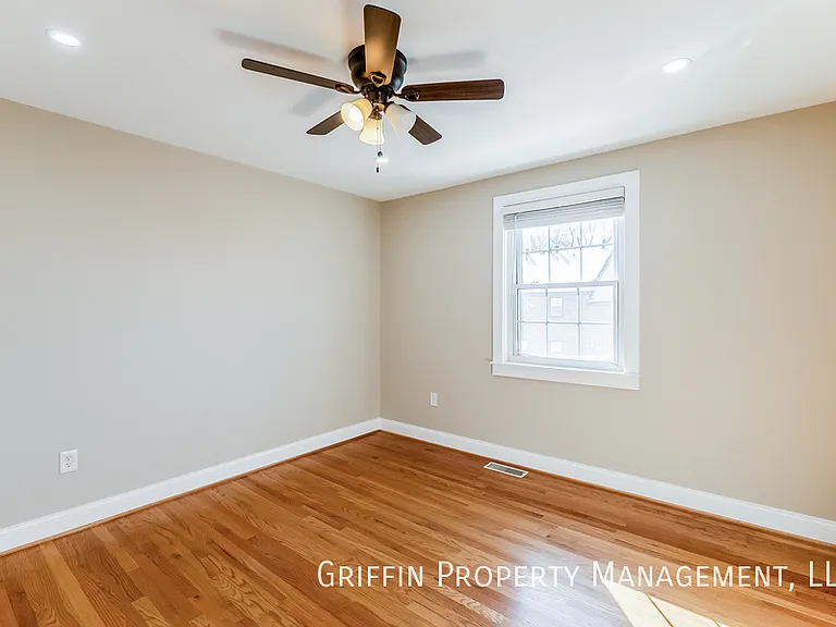 2123 Young St SE #202 — Photo 8