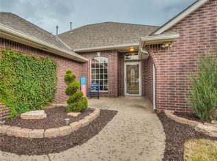 9208 Stacy Lynn Ln, Yukon, OK 73099