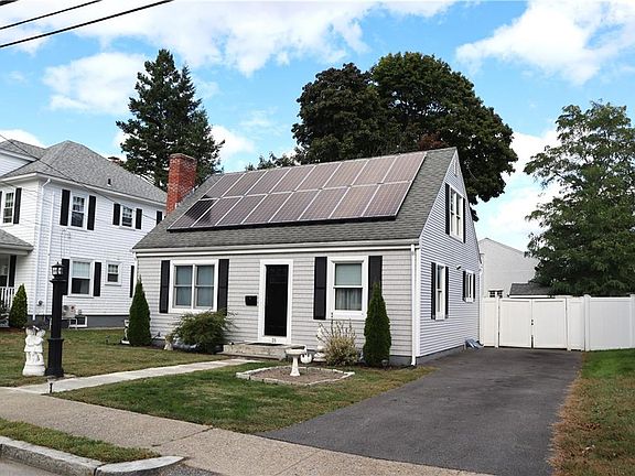 3rd image of 35 Bourne Ave E