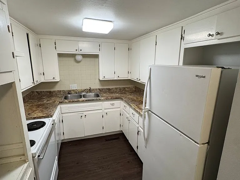 East University Apartments — Photo 8