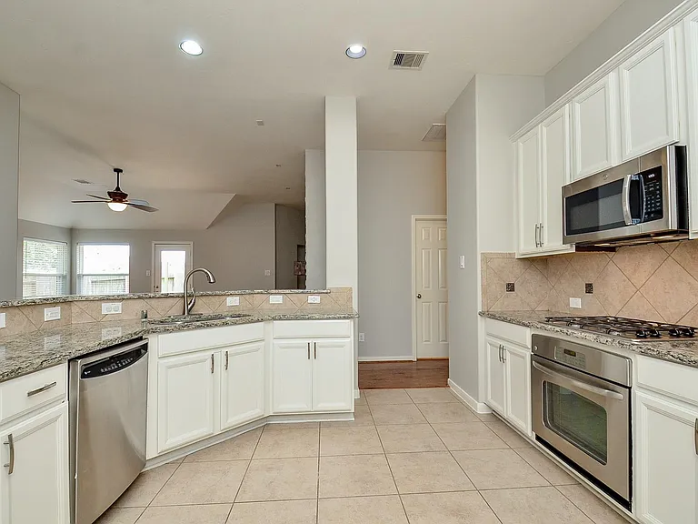 24514 Springwood Glen Ln — Photo 11