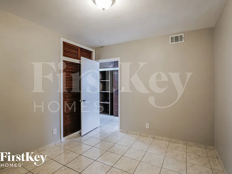 621 SW 69th Ter — Photo 11