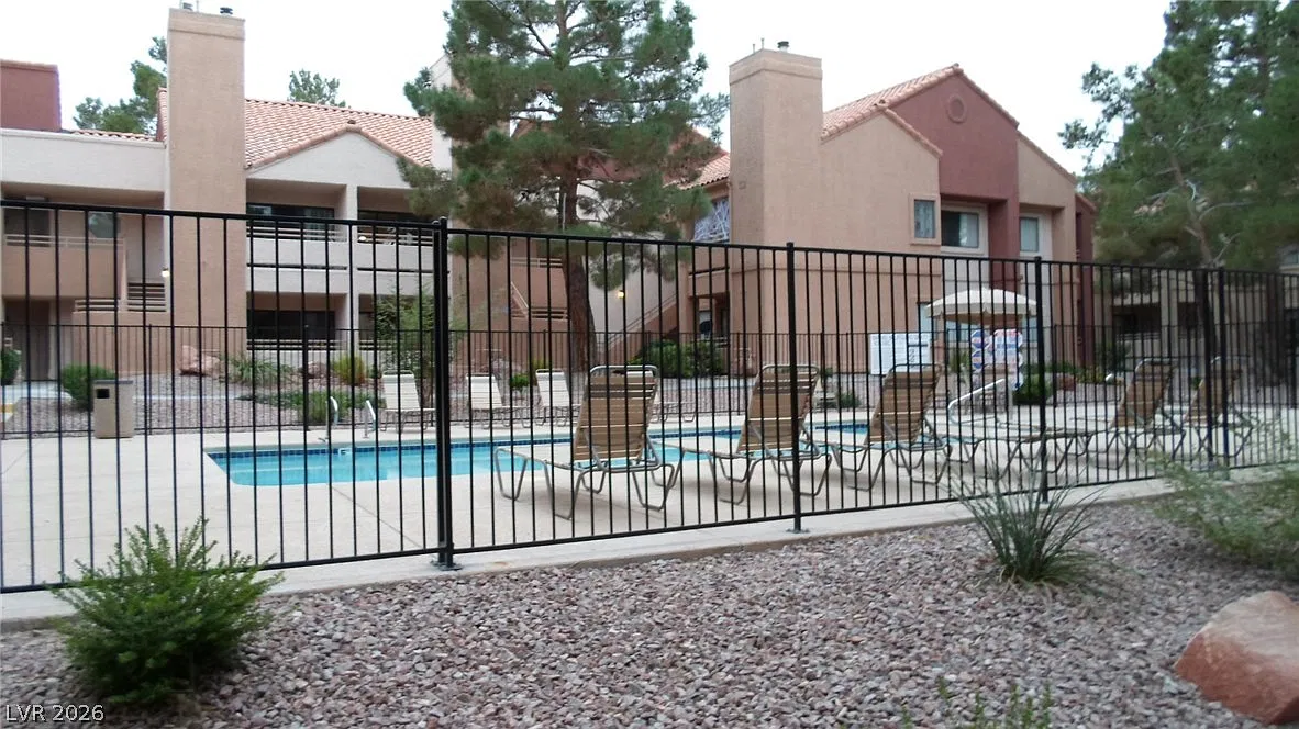 2 bed, 2.0 bath, 1091 sqft, $1,400 — Photo 3