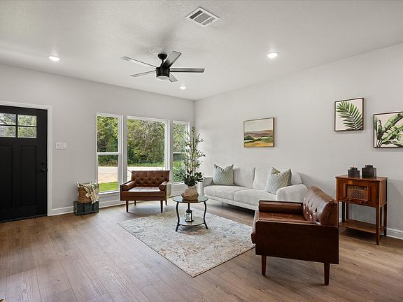 5th image of 913 Colorado River Dr