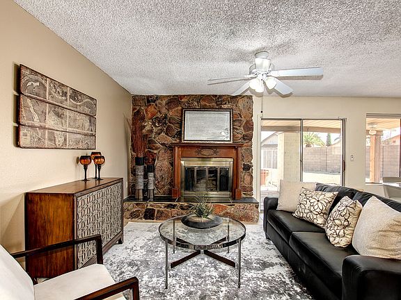 4th image of 2451 W Paradise Ln