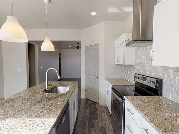 3rd image of 2096 Izabella Ct