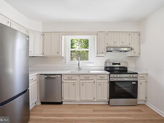 4th image of 716 S Water St