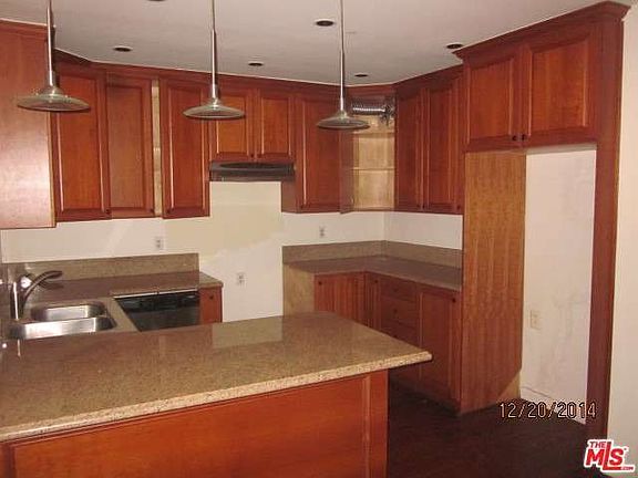 5th image of 750 S Windsor Blvd APT 2