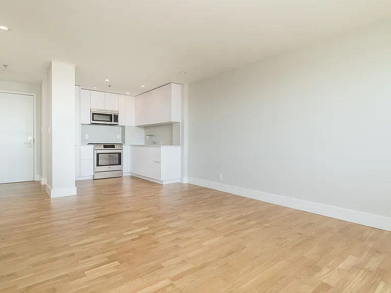 1410B Columbia Rd #4F — Photo 4