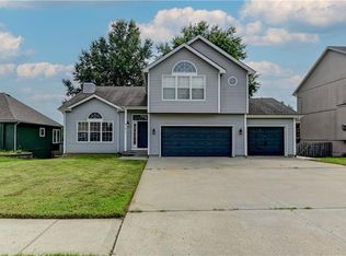 411 Shannon Ave, Smithville, MO 64089