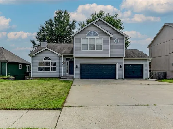 411 Shannon Ave, Smithville, MO 64089