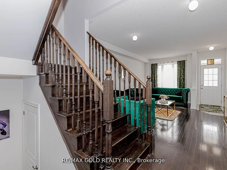 39 Chesterwood Cres — Photo 9