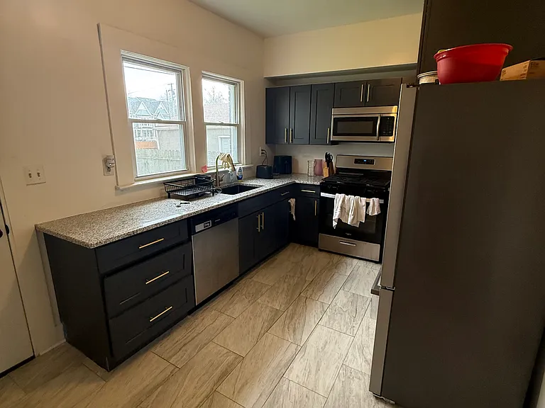 1471 E 118th St #3 — Photo 9