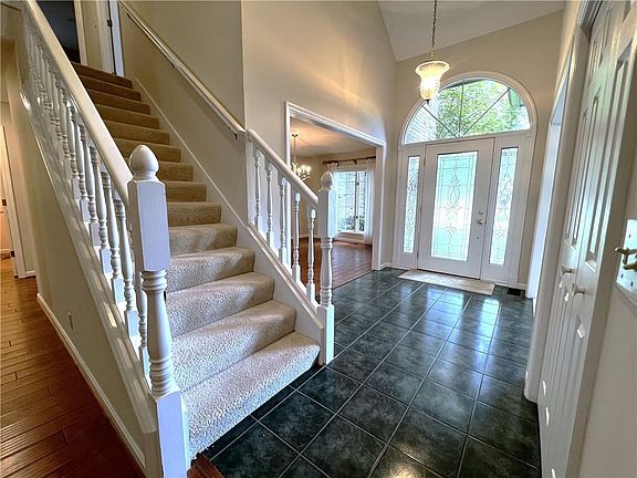 4th image of 770 S Forest Dr