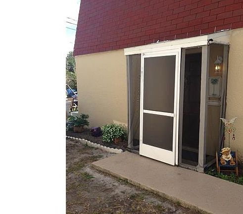 3rd image of 6627 Warwick Cir