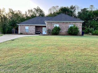 102 Oak Grove Dr, Flora, MS 39071