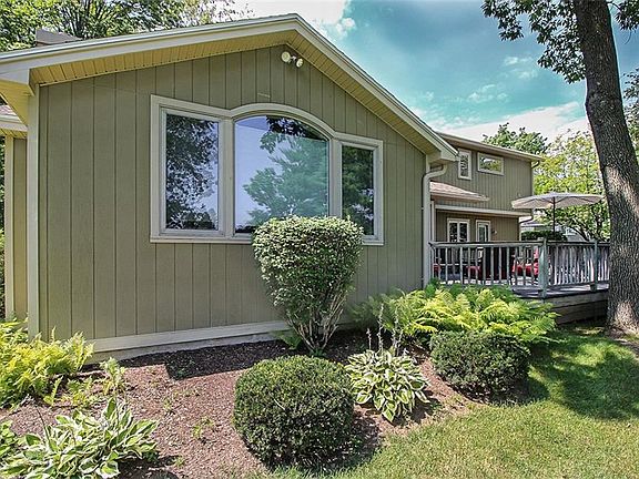 4th image of 9 Rollingwood Dr