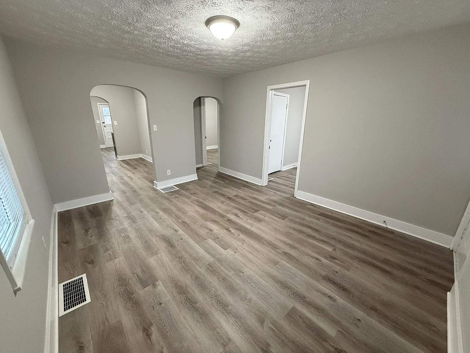 2 bed, 936 sqft, $1,300 — Photo 3