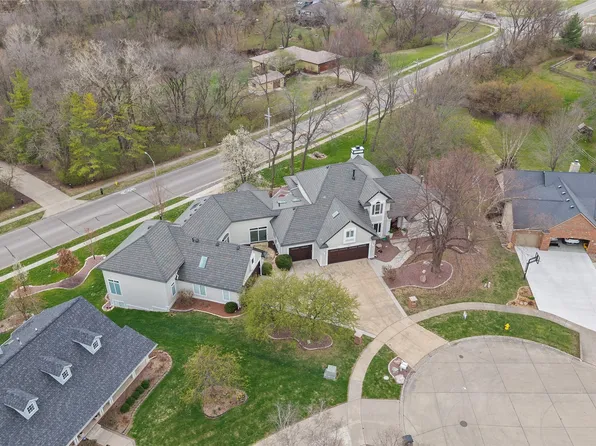 681 S 34th Ct, West Des Moines, IA 50265