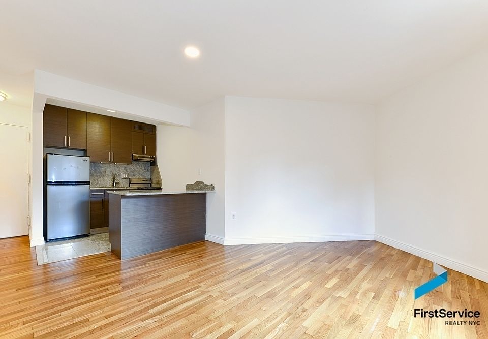1st image of 50 Prince St APT 5A