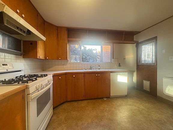 2nd image of 5518 Macdonald Ave
