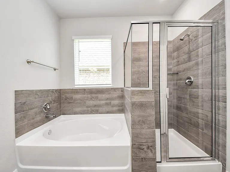 22826 Xanthos St — Photo 32