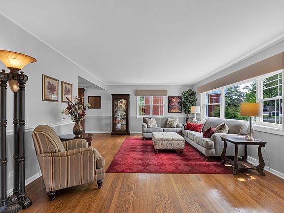 3rd image of 149 Forestway Dr