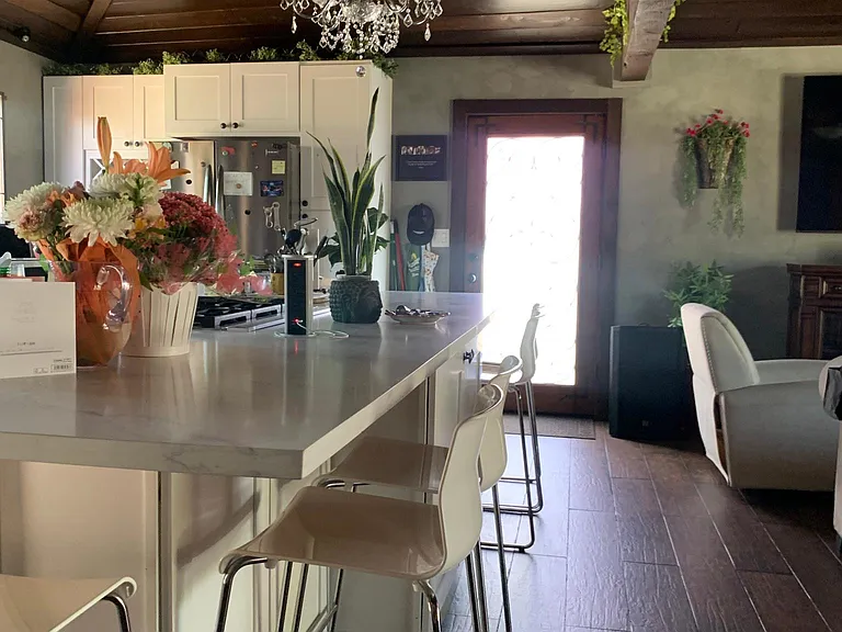 kitchen Island with seating stools