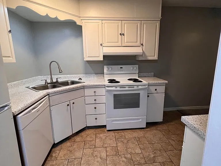 Woodward Park Apartments — Photo 1