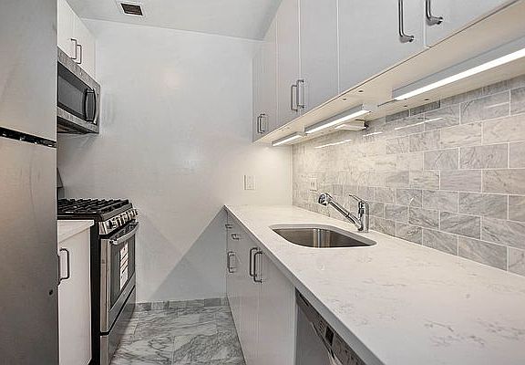 3rd image of 455 E 86th St APT 4D