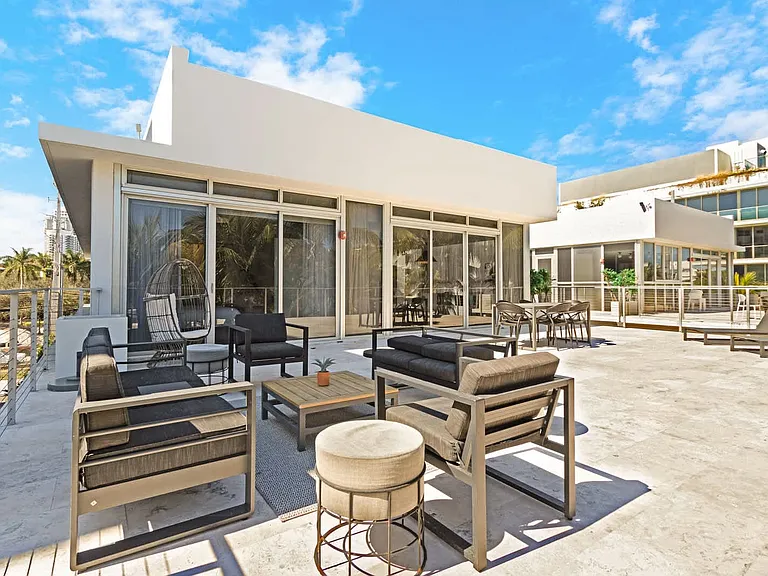 250 Collins Ave #ID1272087P — Photo 7