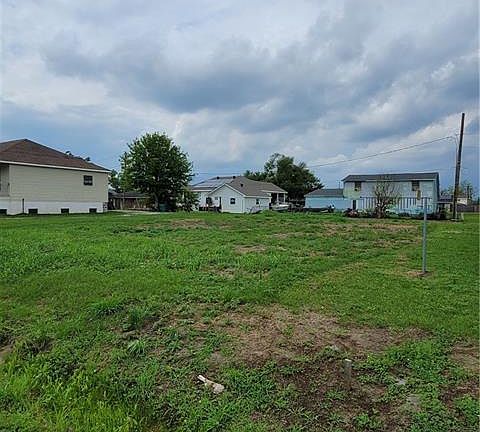 5th image of 604 Cypress St