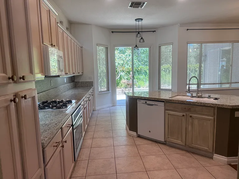 12077 Silver Point Ln — Photo 4