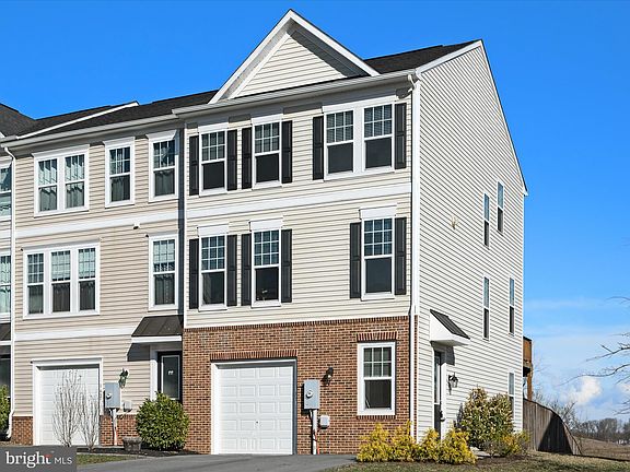 2nd image of 160 Solara Dr