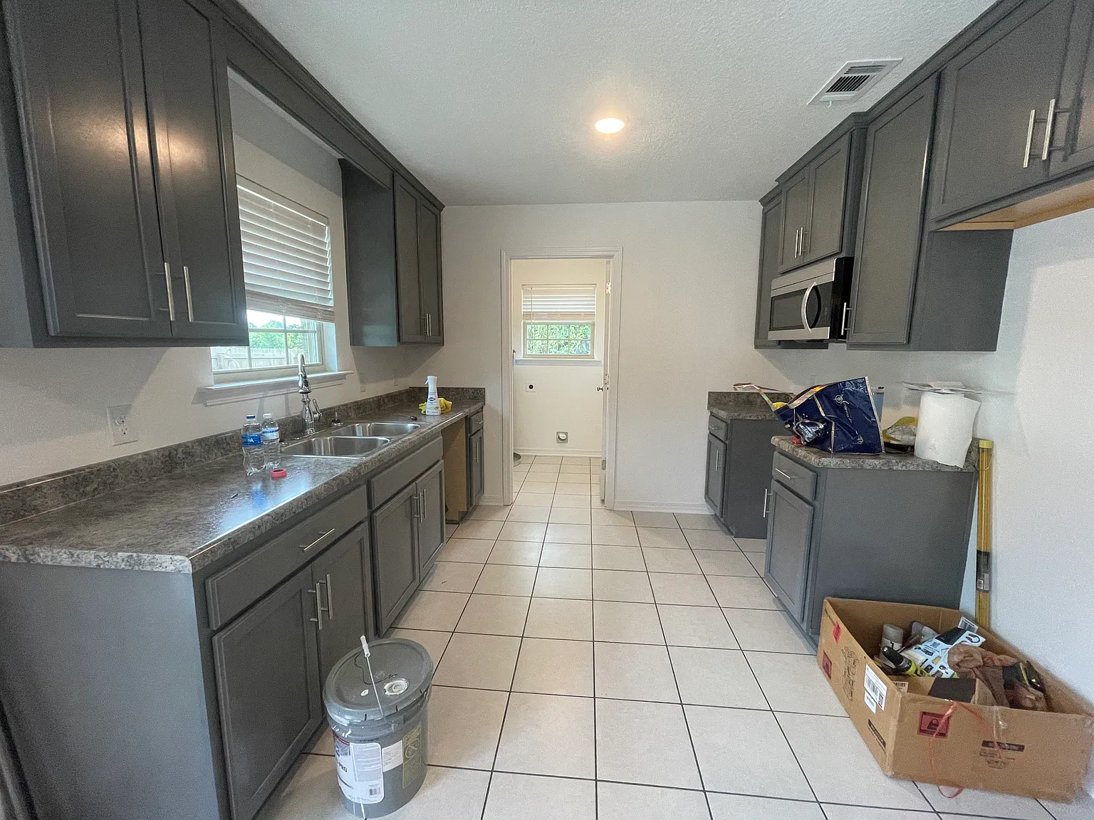 2 bed, 975 sqft, $1,500 — Photo 3