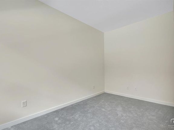 3rd image of 1211 Beaconsfield Ln APT 609