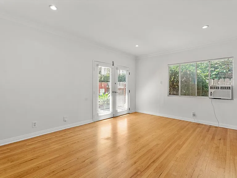 1901 Griffith Park Blvd #1901 — Photo 3