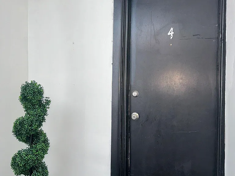 671 Montgomery St #4 — Photo 7