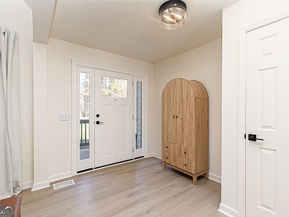 5th image of 305 Mariner Cir