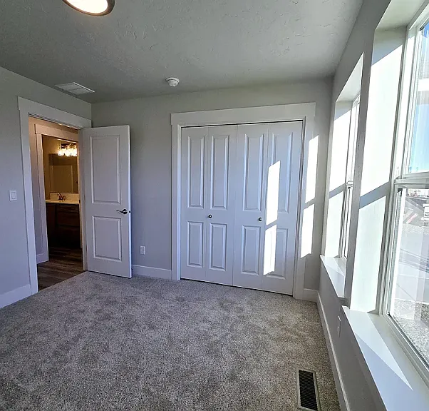 2650 Augusta Ave — Photo 8