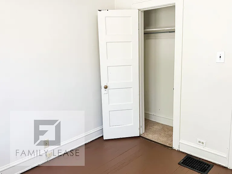 1764 N College St — Photo 14