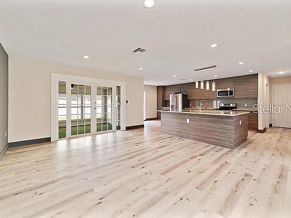 3rd image of 311 Idyllwilde Dr
