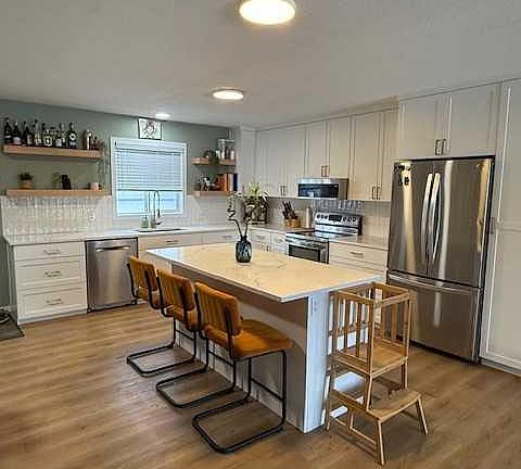 4th image of 27 NE Bison Cres