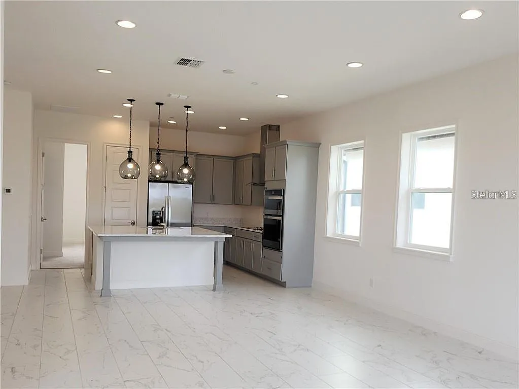 3 bed, 2.5 bath, 1118 sqft, $3,025 — Photo 4