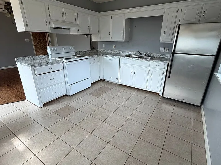 2511 Oakhurst Dr — Photo 3