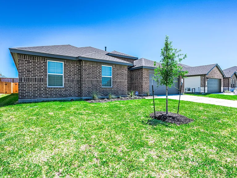 4115 Prairie Grove Dr — Photo 3